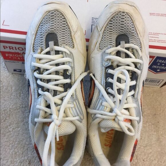 Saucony tennis shoes 10.5 - Picture 2 of 6